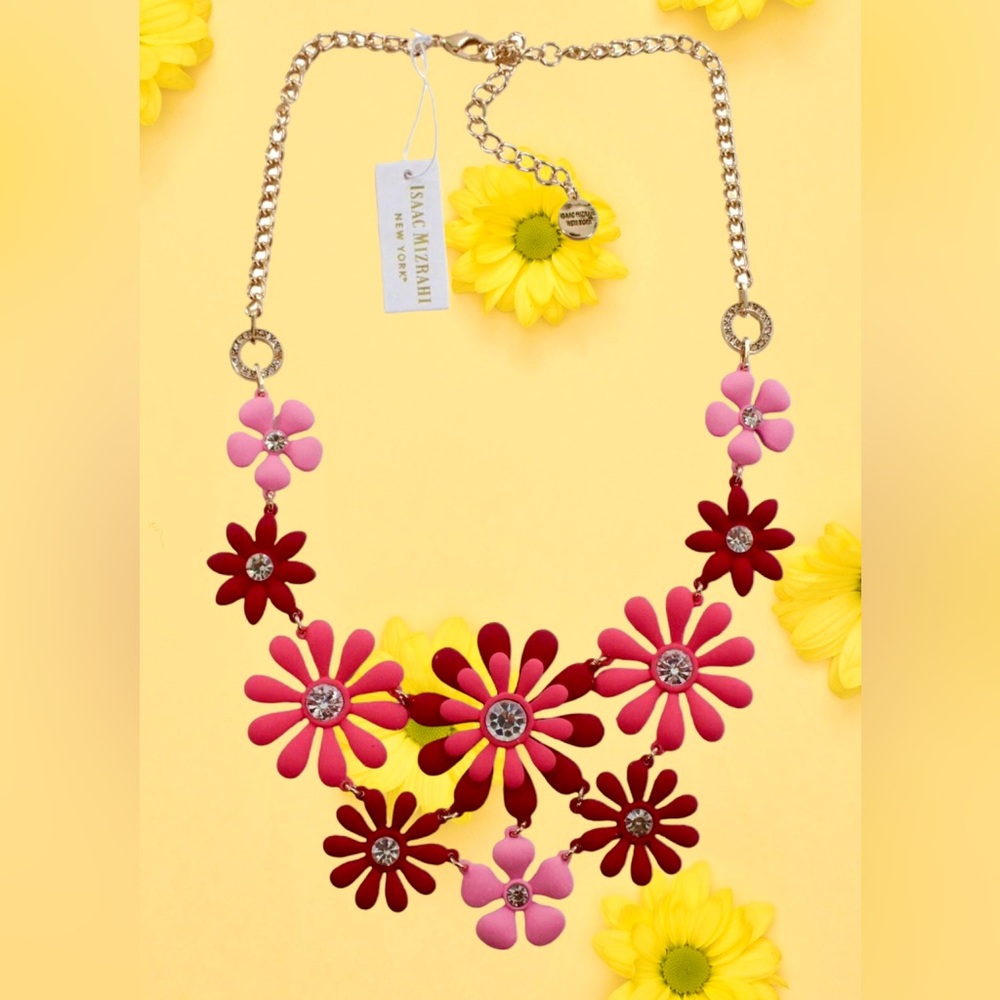 Stunning Flower Necklace 🌼 - Picture 3 of 3
